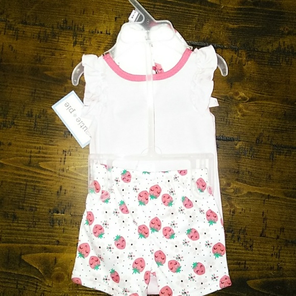 Outfit - Picture 2 of 2